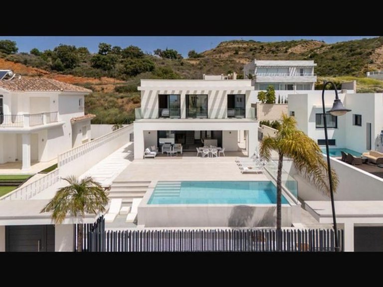 Villa for Sale in La Cala De Mijas, Malaga 1