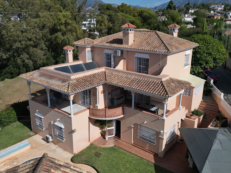 Villa for Sale in San Pedro De Alcántara, Malaga 1
