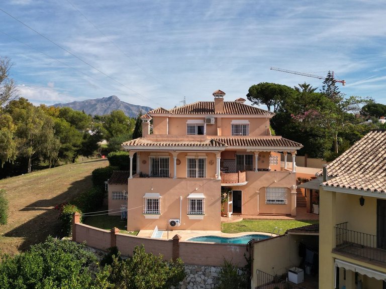 Villa for Sale in San Pedro De Alcántara, Malaga 2