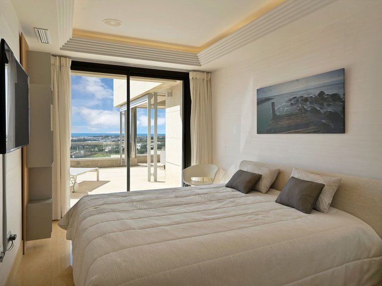 Apartment for Sale in Nueva Andalucía, Malaga 16