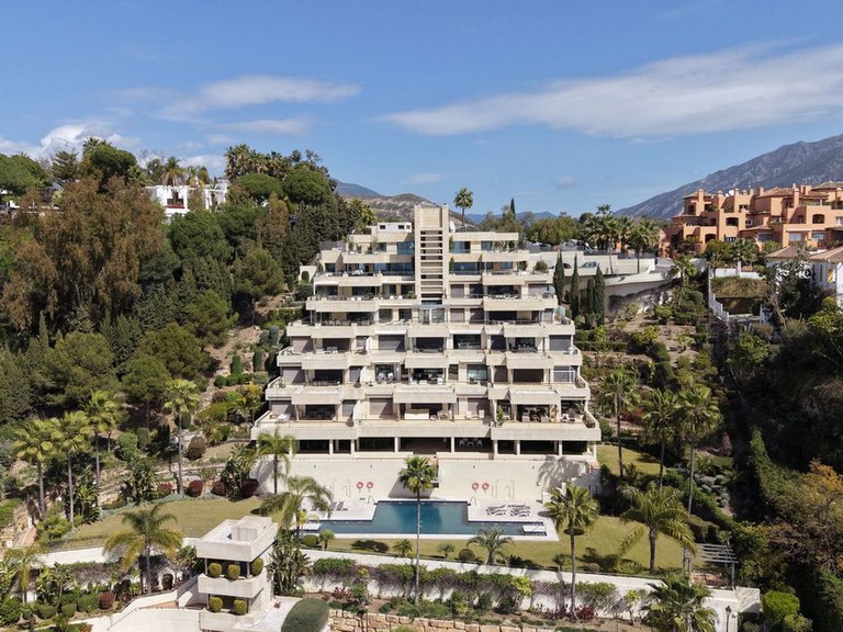 Apartment for Sale in Nueva Andalucía, Malaga 37