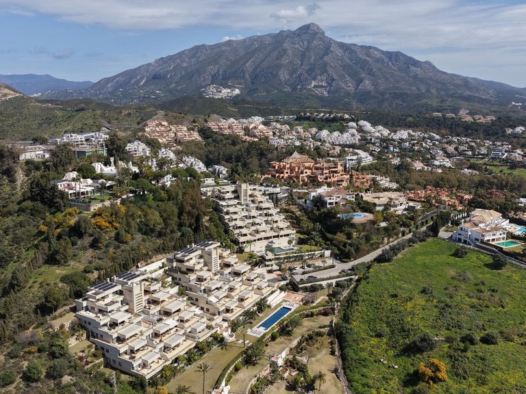 Apartment for Sale in Nueva Andalucía, Malaga 38
