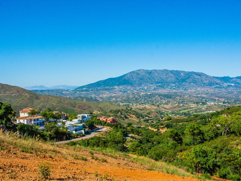 Villa for Sale in La Mairena, Malaga 7