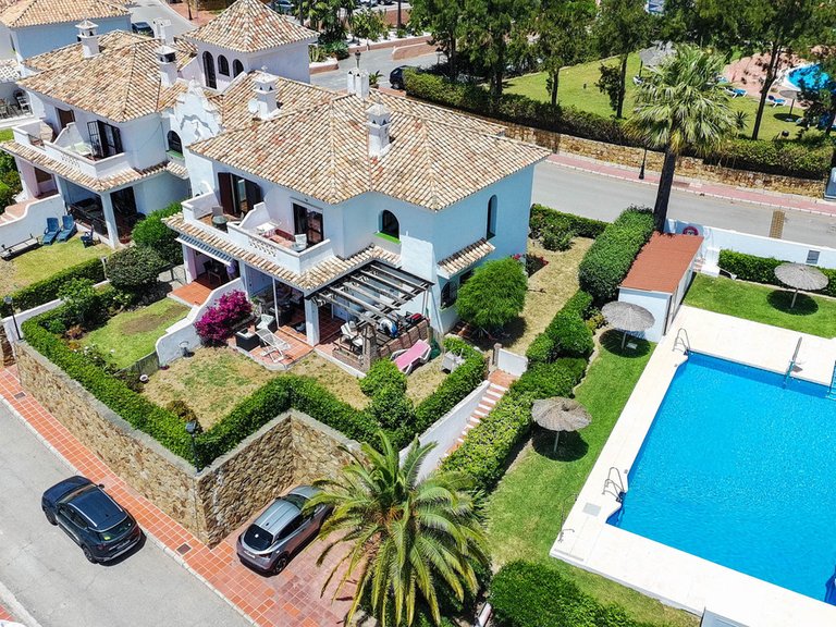 Villa for Sale in La Duquesa, Malaga 3