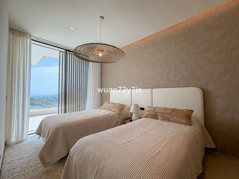 Apartment for Sale in La Quinta, Malaga 32