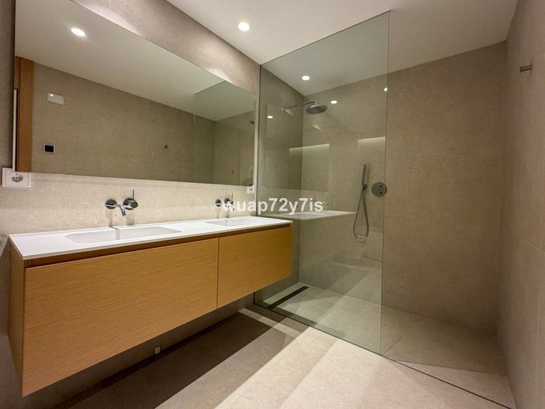 Apartment for Sale in La Quinta, Malaga 42