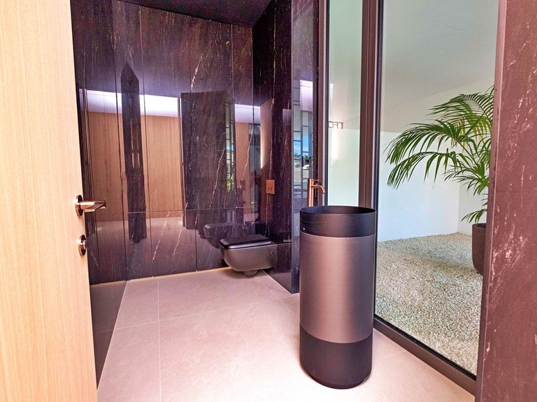Villa for Sale in The Golden Mile, Malaga 13