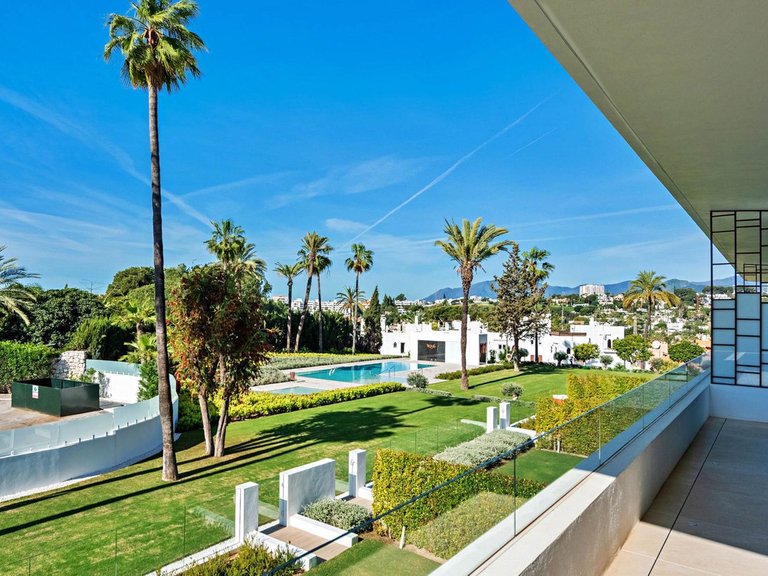 Villa for Sale in The Golden Mile, Malaga 15