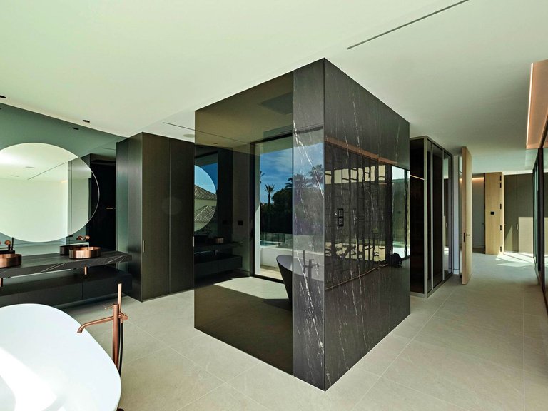 Villa for Sale in The Golden Mile, Malaga 24
