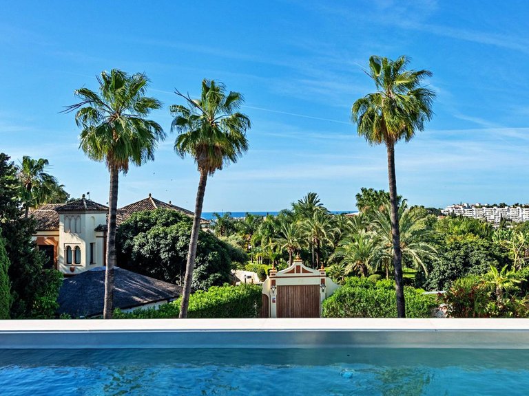 Villa for Sale in The Golden Mile, Malaga 26