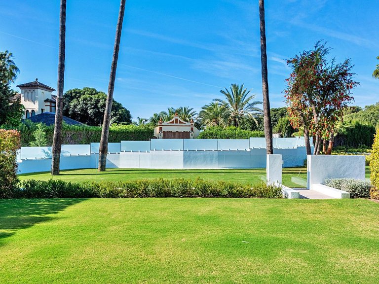 Villa for Sale in The Golden Mile, Malaga 28