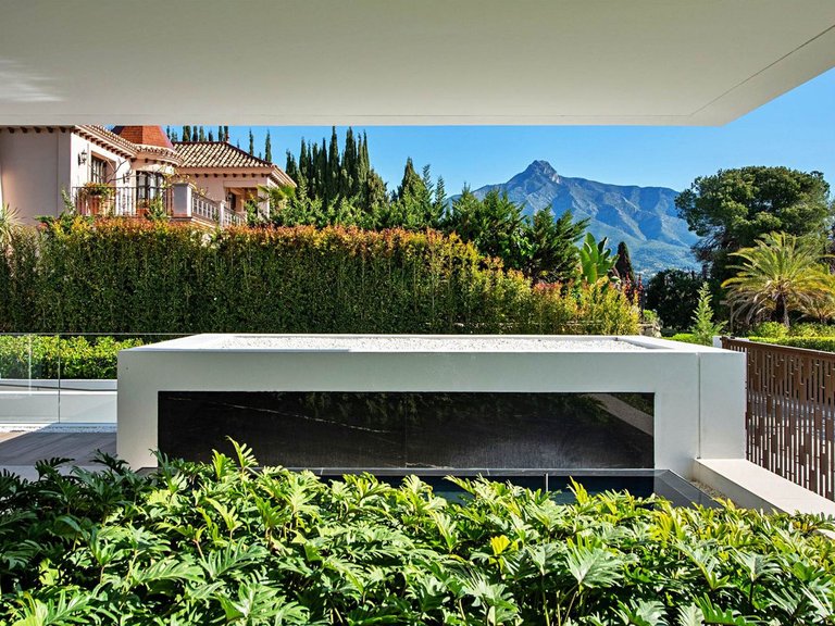 Villa for Sale in The Golden Mile, Malaga 33
