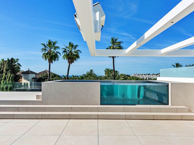 Villa for Sale in The Golden Mile, Malaga 5