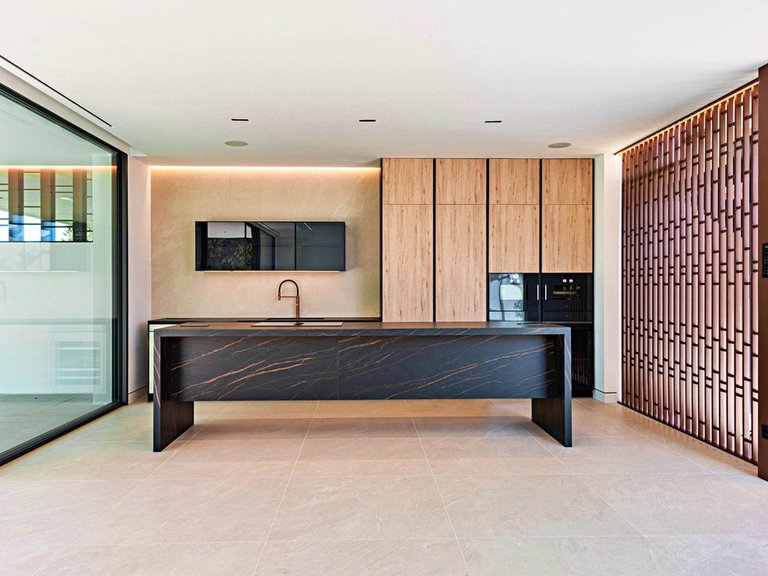 Villa for Sale in The Golden Mile, Malaga 7