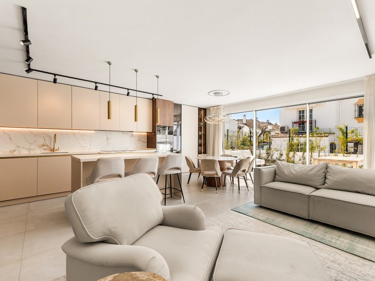 Villa for Sale in Estepona, Malaga 2