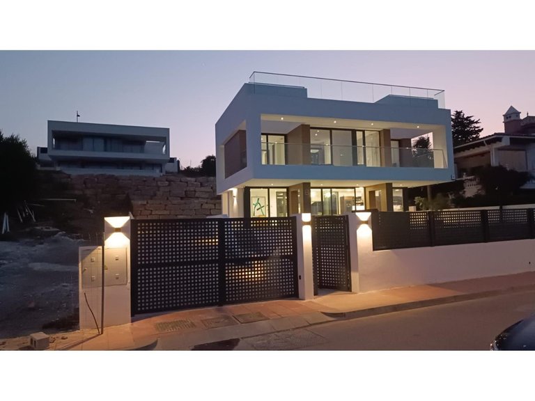 Villa for Sale in Valle Romano, Malaga 1