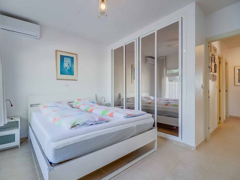 Villa for Sale in Sierrezuela, Malaga 11