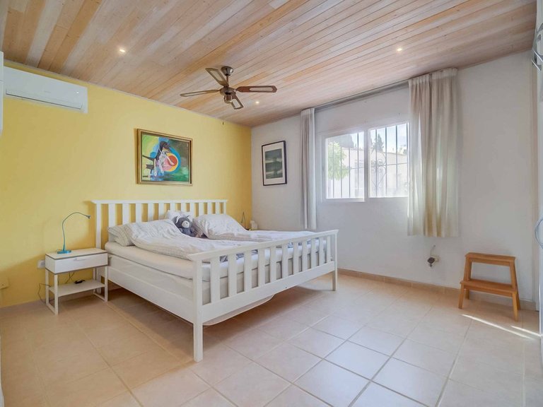Villa for Sale in Sierrezuela, Malaga 15