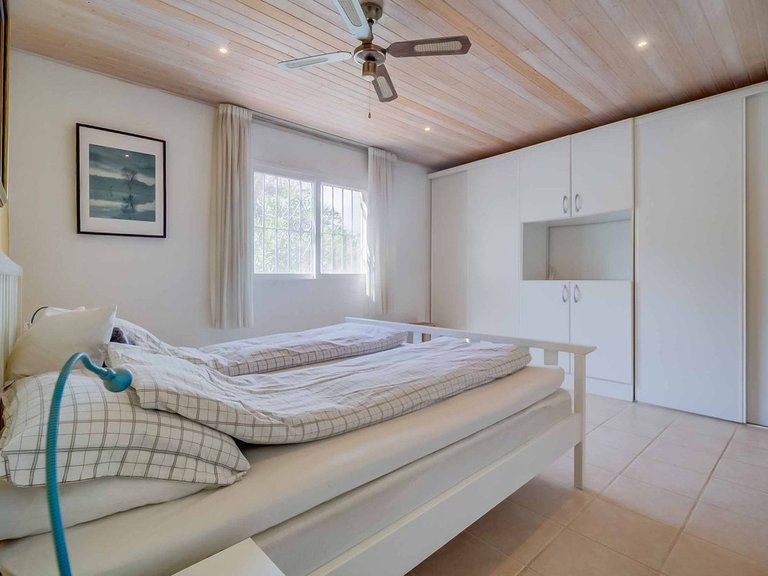 Villa for Sale in Sierrezuela, Malaga 16