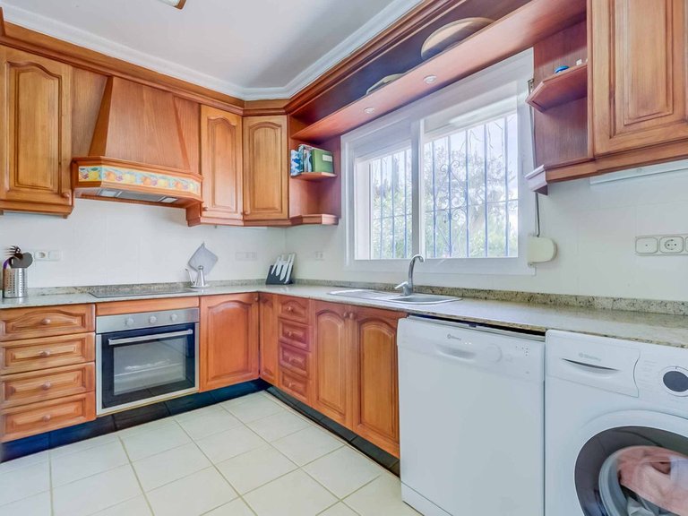 Villa for Sale in Sierrezuela, Malaga 19