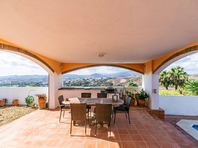 Villa for Sale in Sierrezuela, Malaga 26