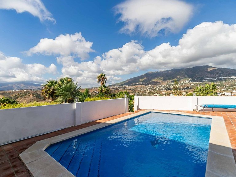 Villa for Sale in Sierrezuela, Malaga 27