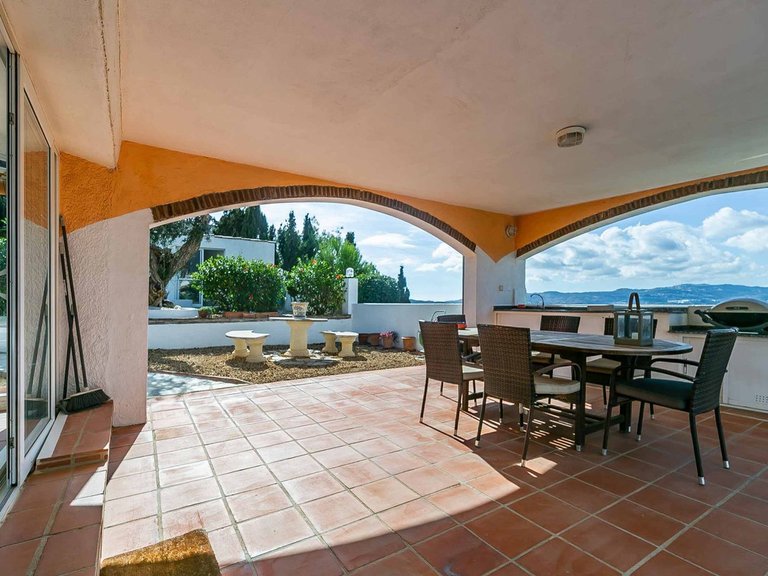 Villa for Sale in Sierrezuela, Malaga 28