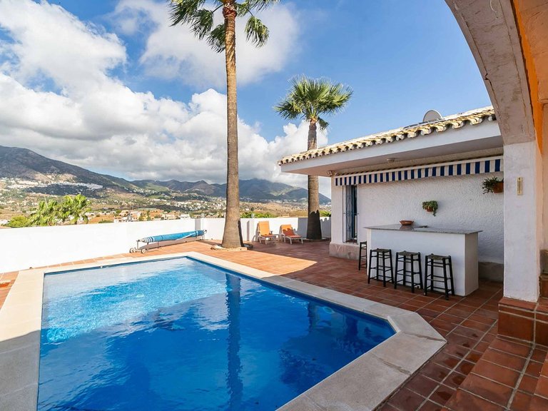Villa for Sale in Sierrezuela, Malaga 32