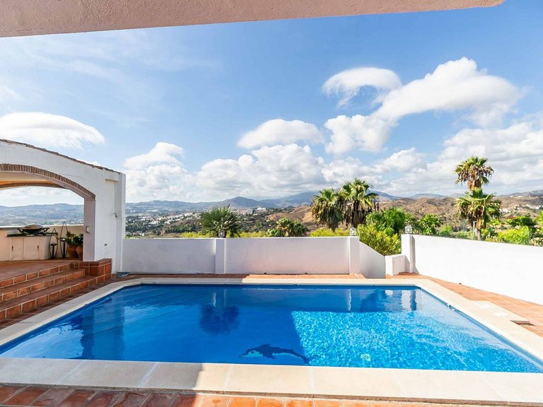 Villa for Sale in Sierrezuela, Malaga 33
