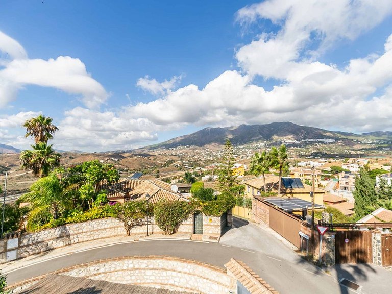 Villa for Sale in Sierrezuela, Malaga 34