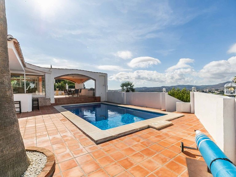 Villa for Sale in Sierrezuela, Malaga 35