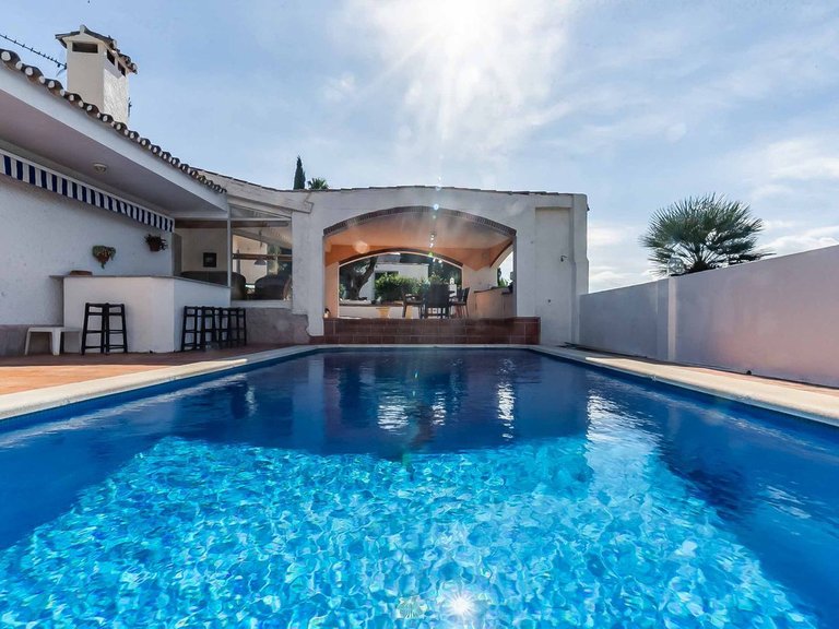 Villa for Sale in Sierrezuela, Malaga 36