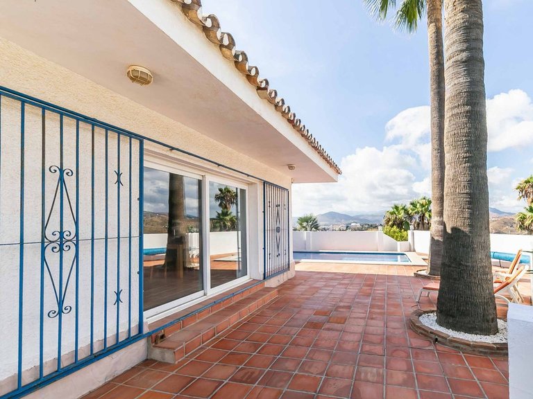 Villa for Sale in Sierrezuela, Malaga 38