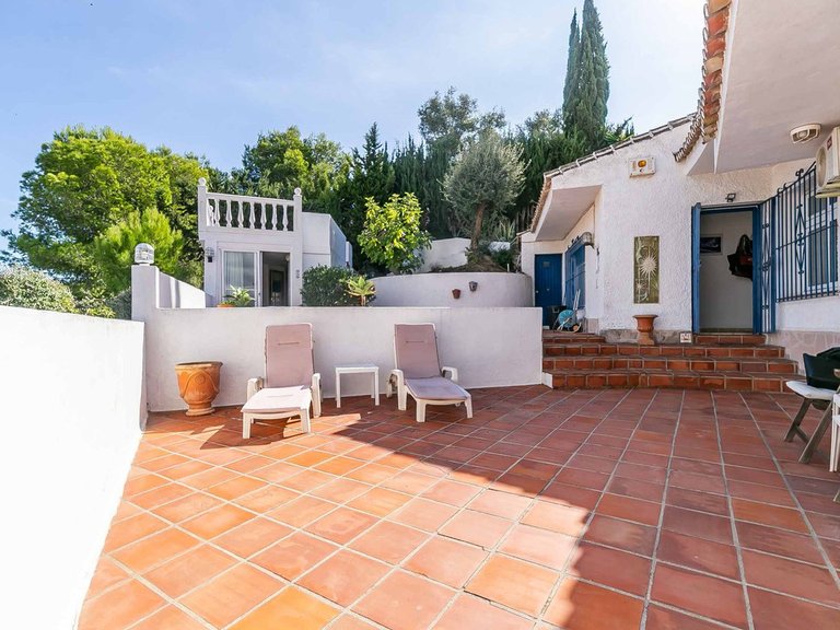 Villa for Sale in Sierrezuela, Malaga 39