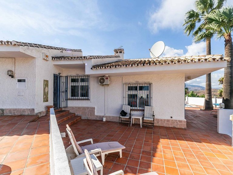 Villa for Sale in Sierrezuela, Malaga 41