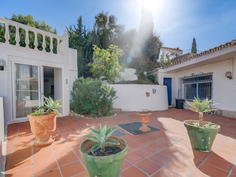 Villa for Sale in Sierrezuela, Malaga 42