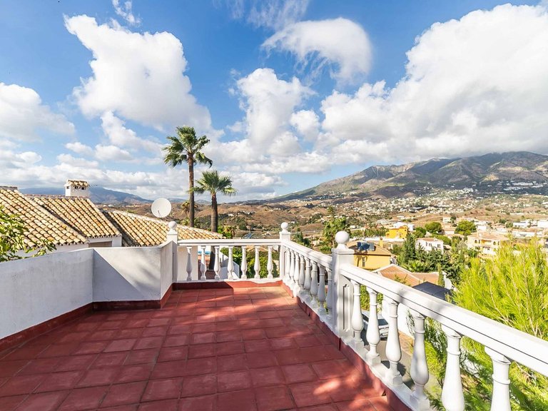 Villa for Sale in Sierrezuela, Malaga 47