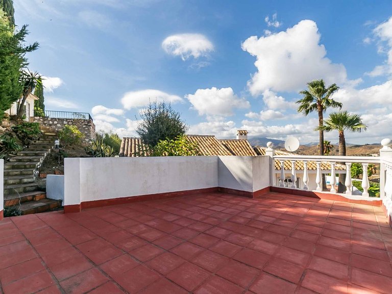 Villa for Sale in Sierrezuela, Malaga 48