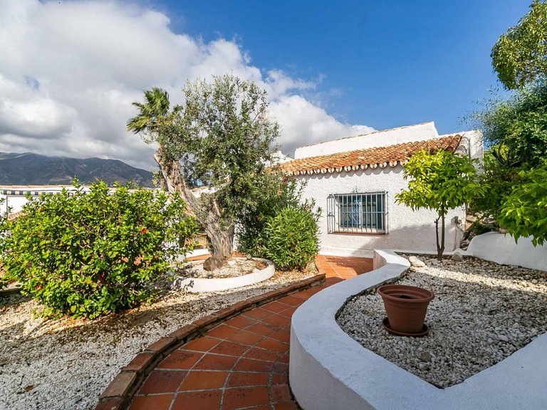 Villa for Sale in Sierrezuela, Malaga 53