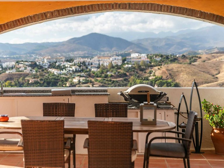 Villa for Sale in Sierrezuela, Malaga 58