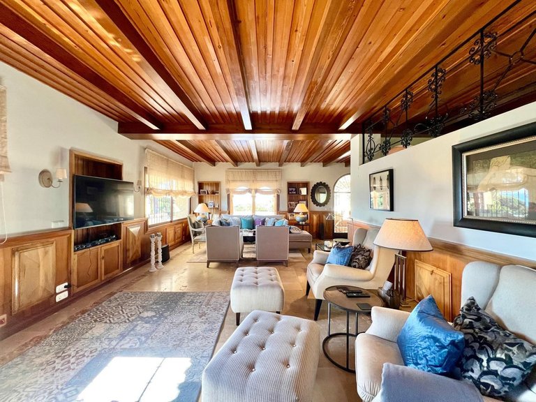 Villa for Sale in Elviria, Malaga 12