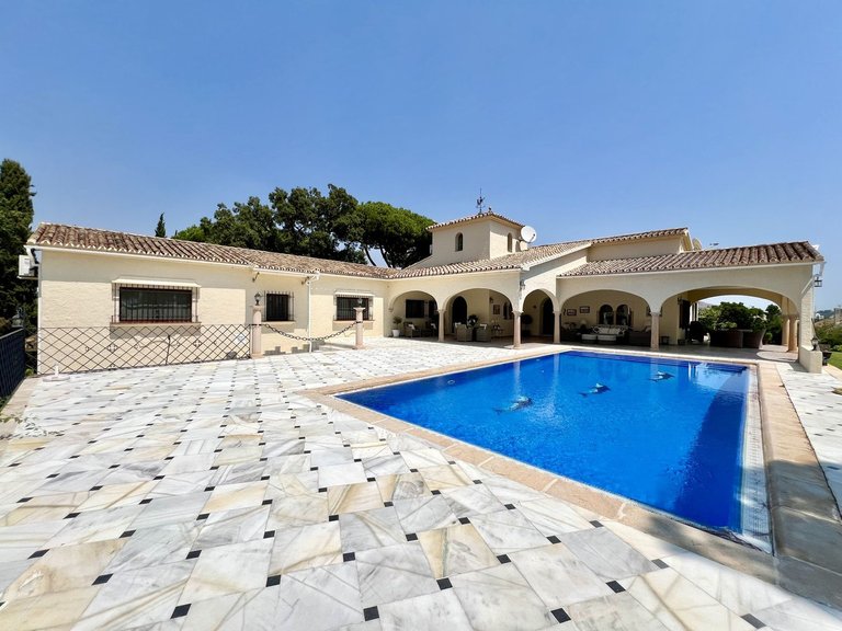 Villa for Sale in Elviria, Malaga 34