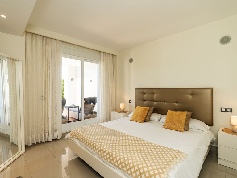 Apartment for Sale in Atalaya, Malaga 11