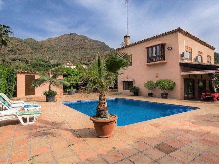 Villa for Sale in Estepona, Malaga 1