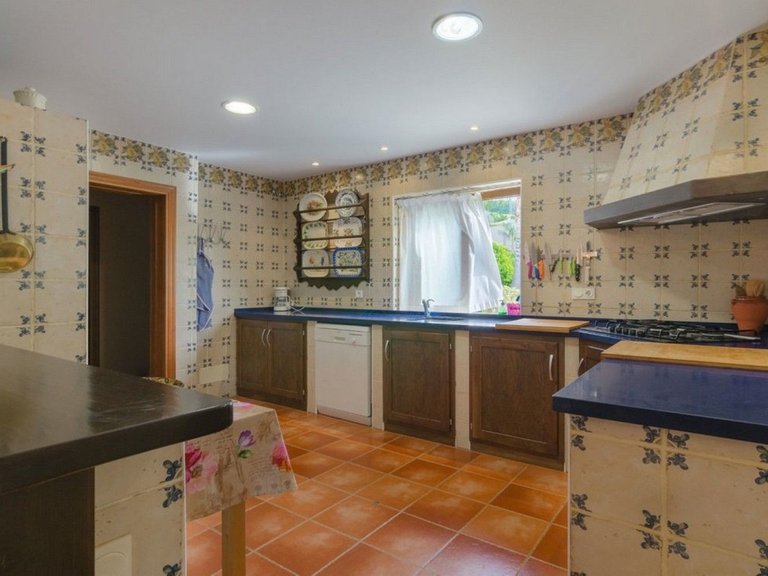 Villa for Sale in Estepona, Malaga 11
