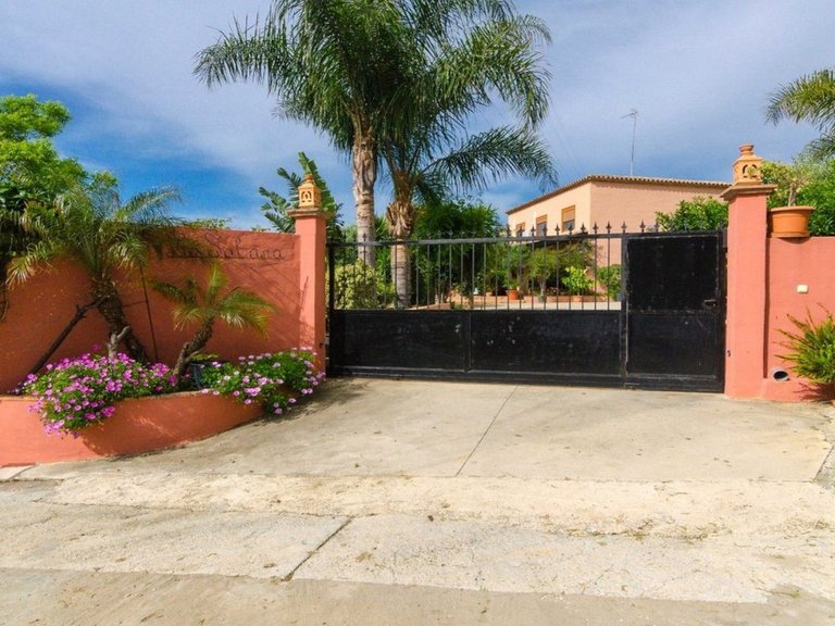 Country House for Sale in Estepona, Malaga 2