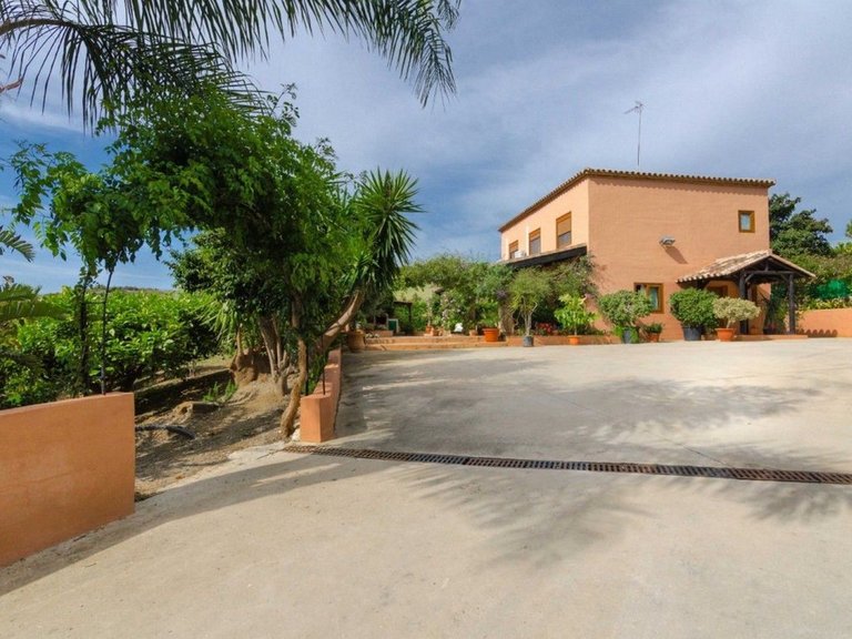 Villa for Sale in Estepona, Malaga 23