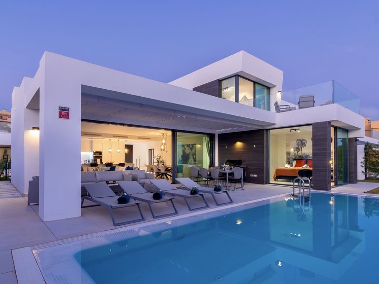 Villa for Sale in Calahonda, Malaga 1