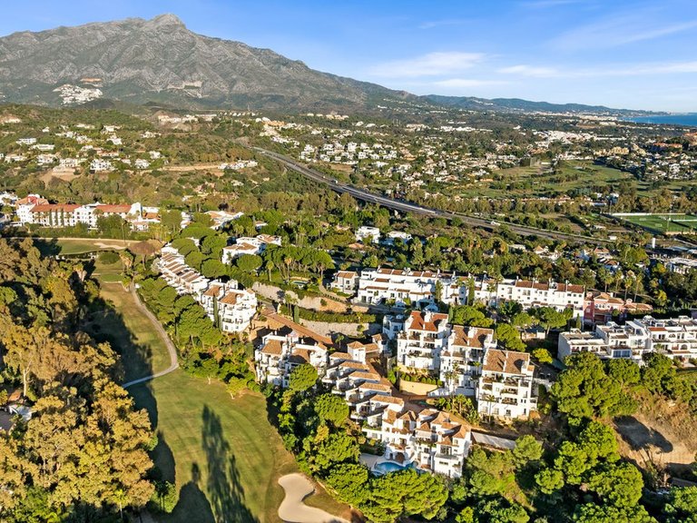 Apartment for Sale in La Quinta, Malaga 53