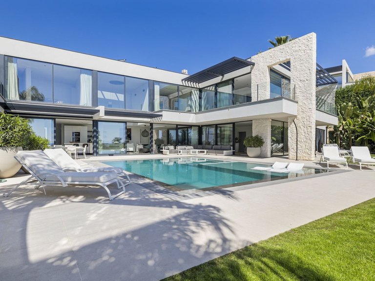 Villa for Sale in Benahavís, Malaga 41